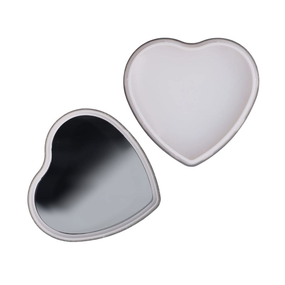 Platte metallic lippenbalsem in hartvorm