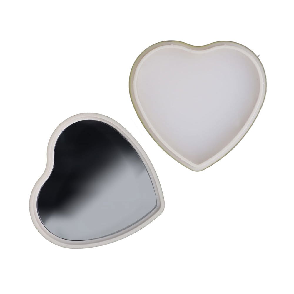 Platte metallic lippenbalsem in hartvorm